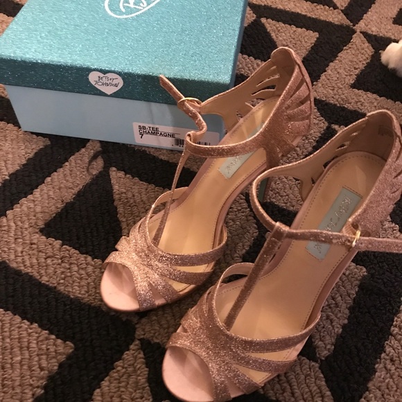 Betsey Johnson Champagne size 7 - Picture 3 of 4
